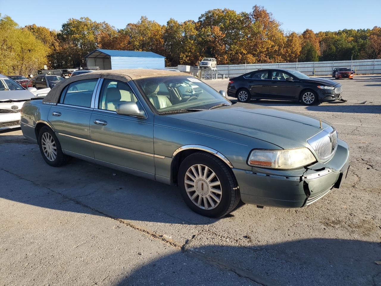 2005 LINCOLN Town Car
