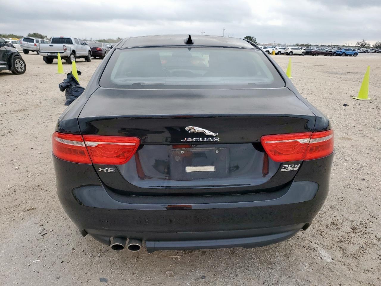 2017 JAGUAR XE