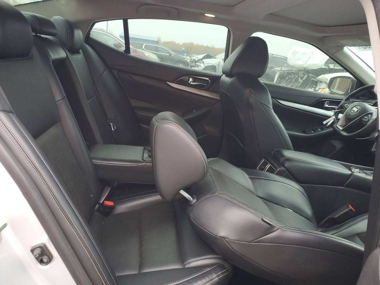 2016 NISSAN Maxima