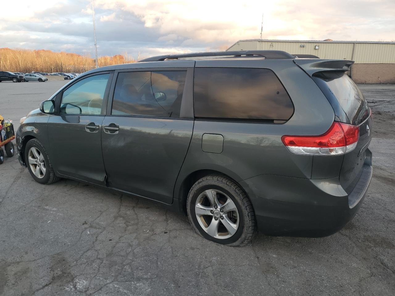 2012 TOYOTA SIENNA