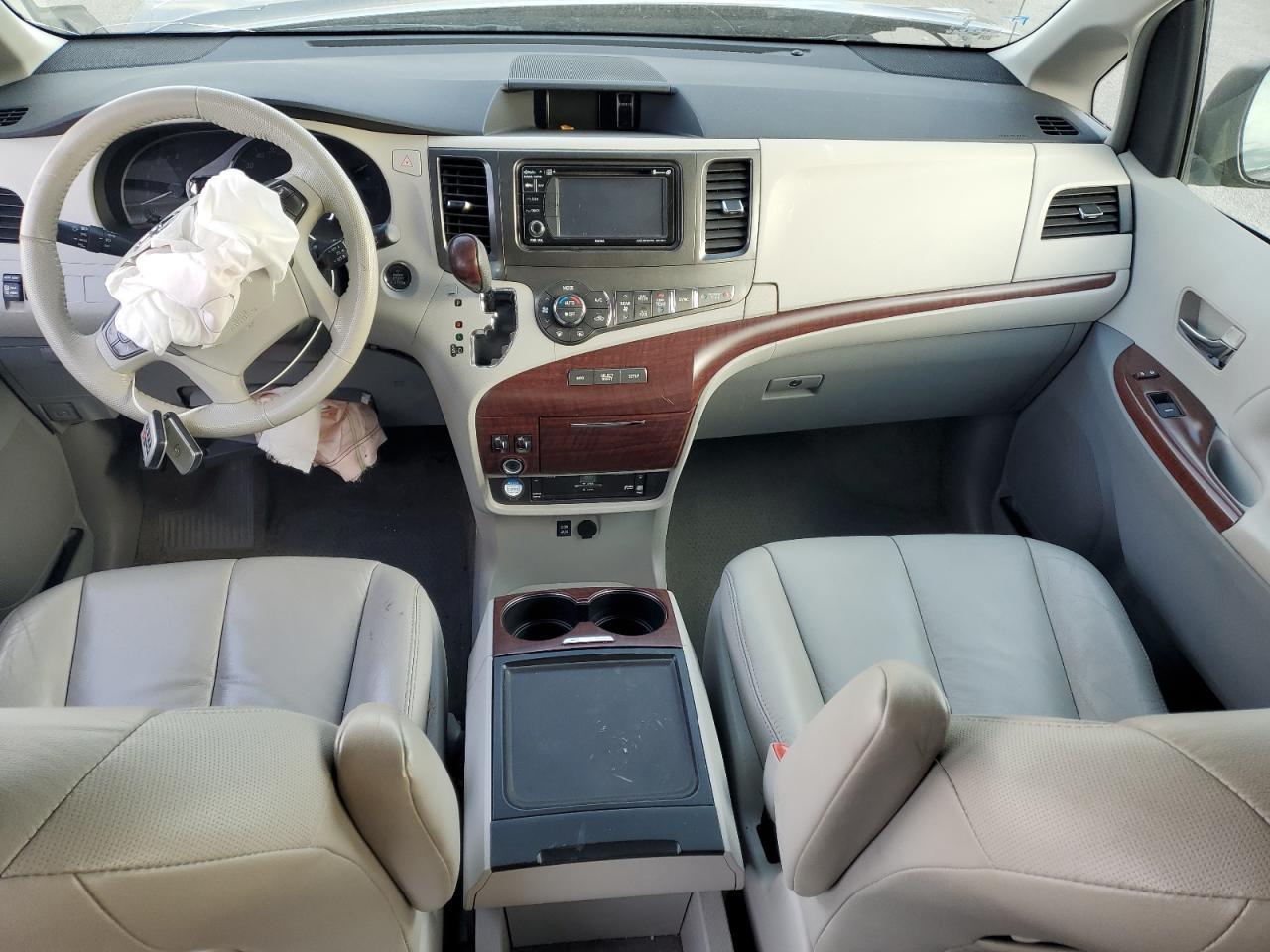2013 TOYOTA SIENNA