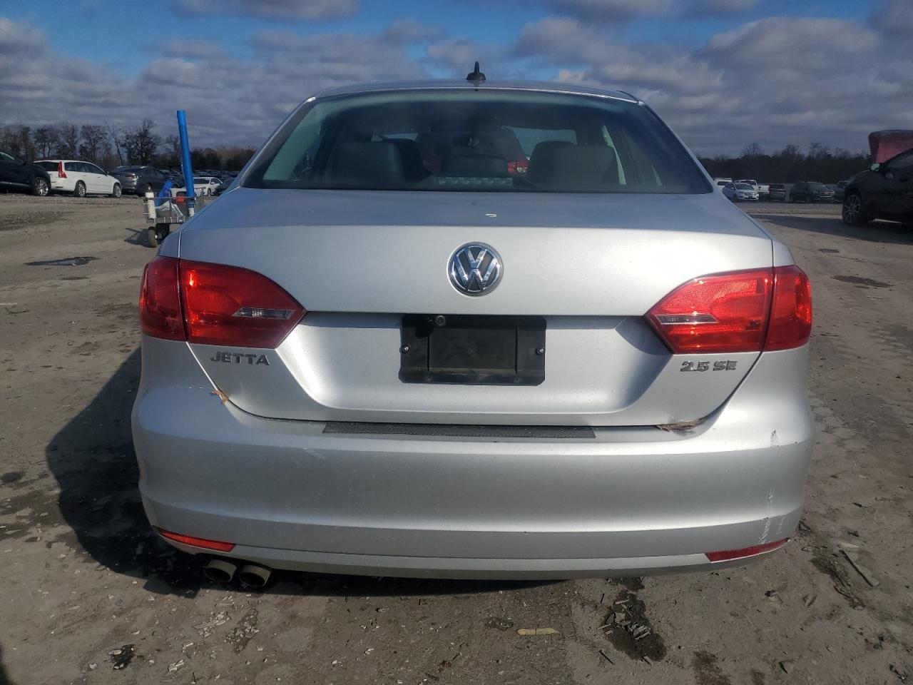 2011 VOLKSWAGEN JETTA