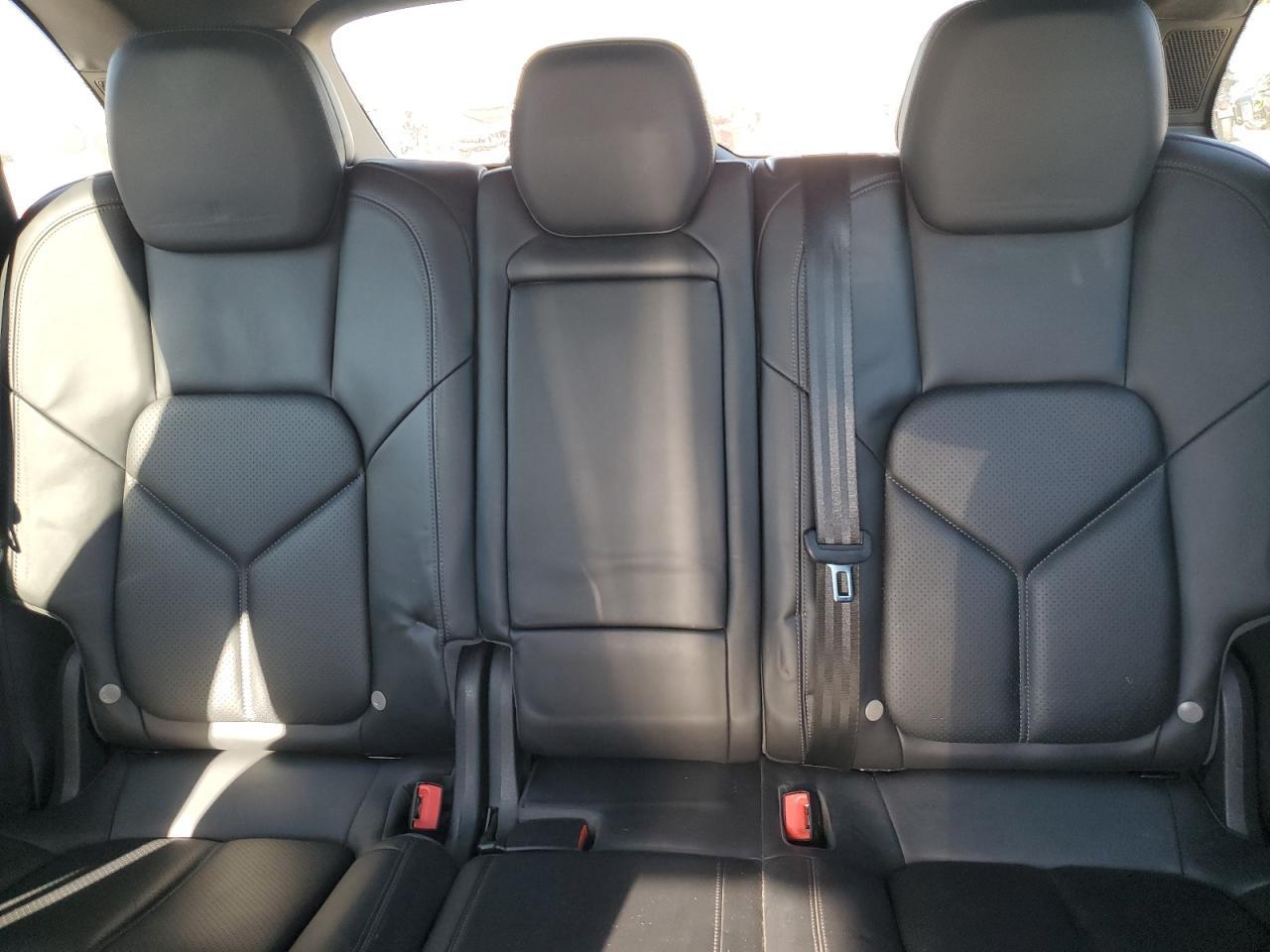 2014 PORSCHE CAYENNE