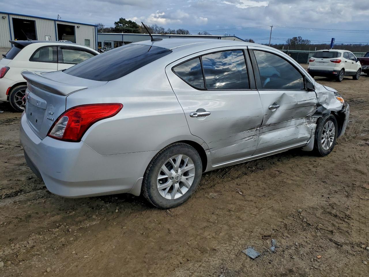 2017 NISSAN VERSA