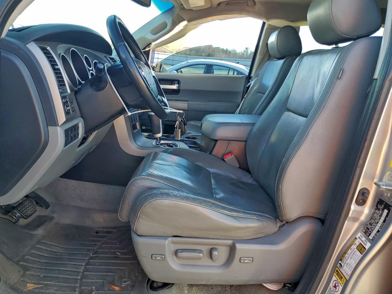 2010 TOYOTA Sequoia