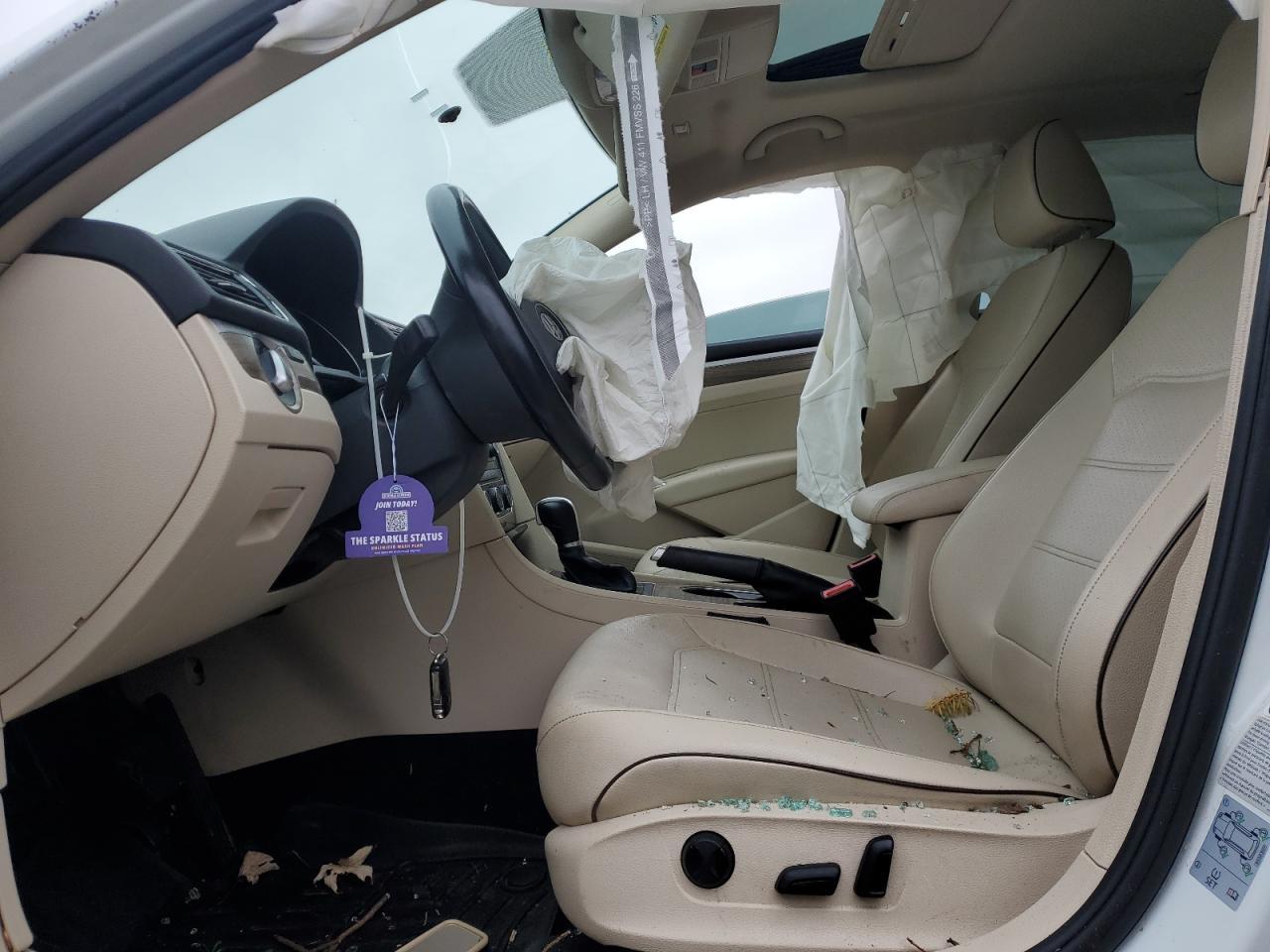 2017 VOLKSWAGEN Passat