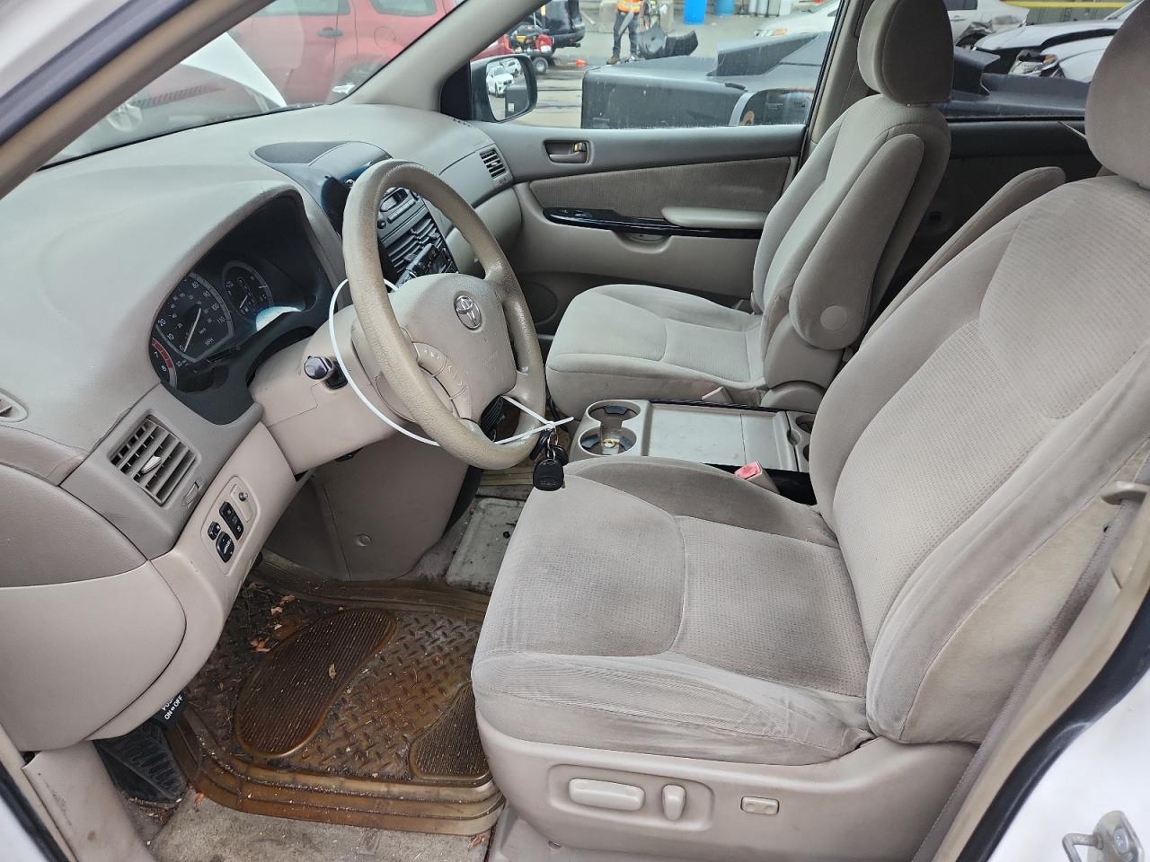 2005 TOYOTA SIENNA