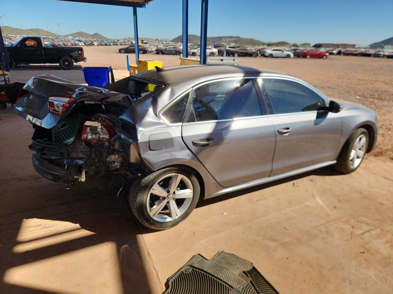 2012 VOLKSWAGEN Passat