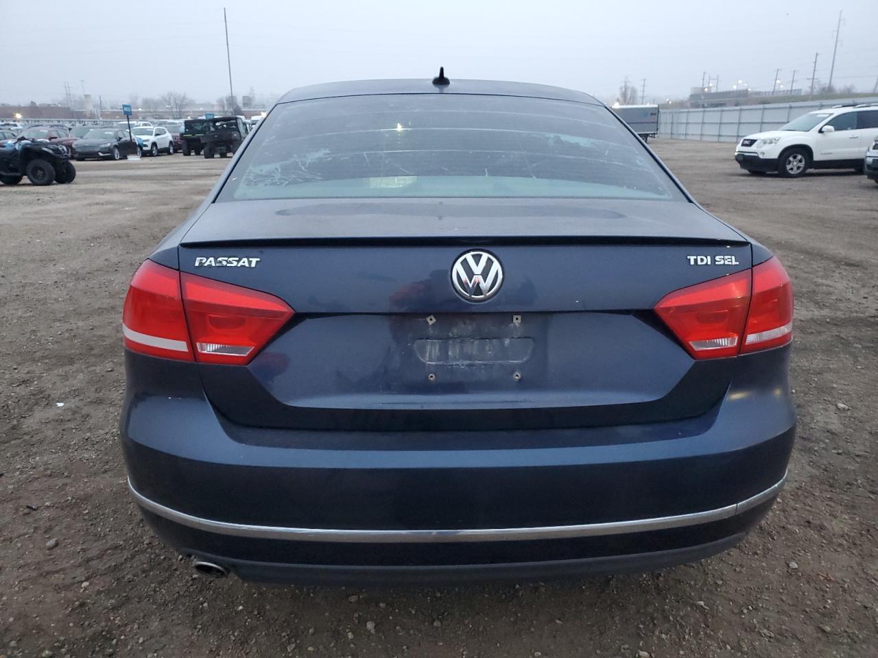 2012 VOLKSWAGEN Passat