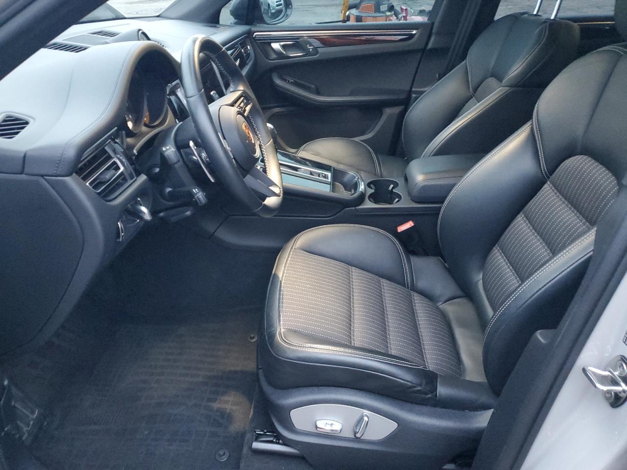 2023 PORSCHE Macan