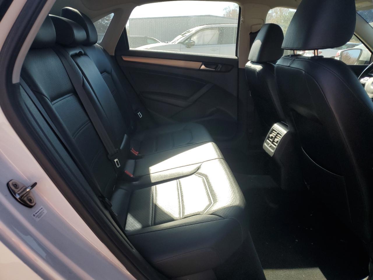 2015 VOLKSWAGEN Passat