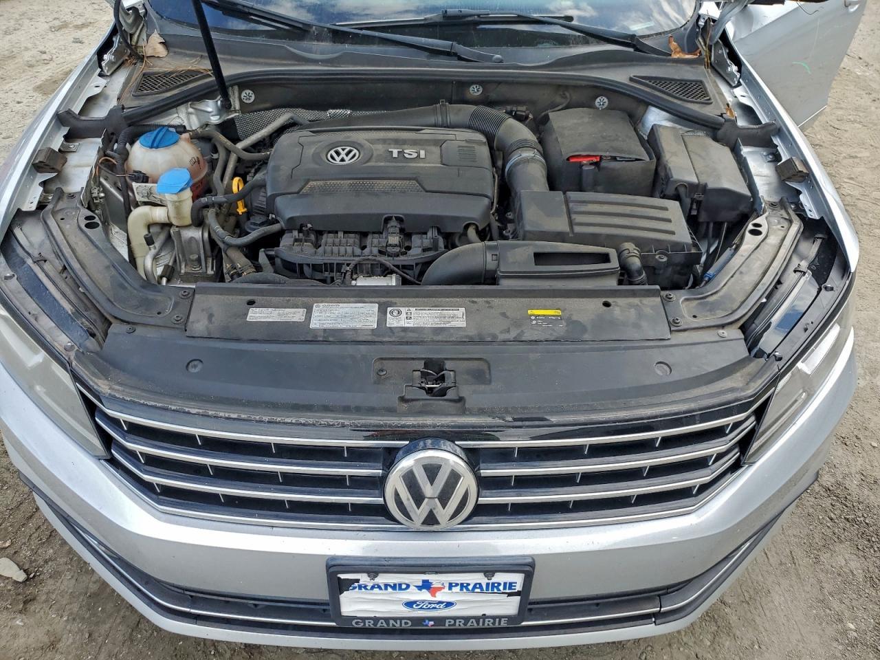 2017 VOLKSWAGEN Passat