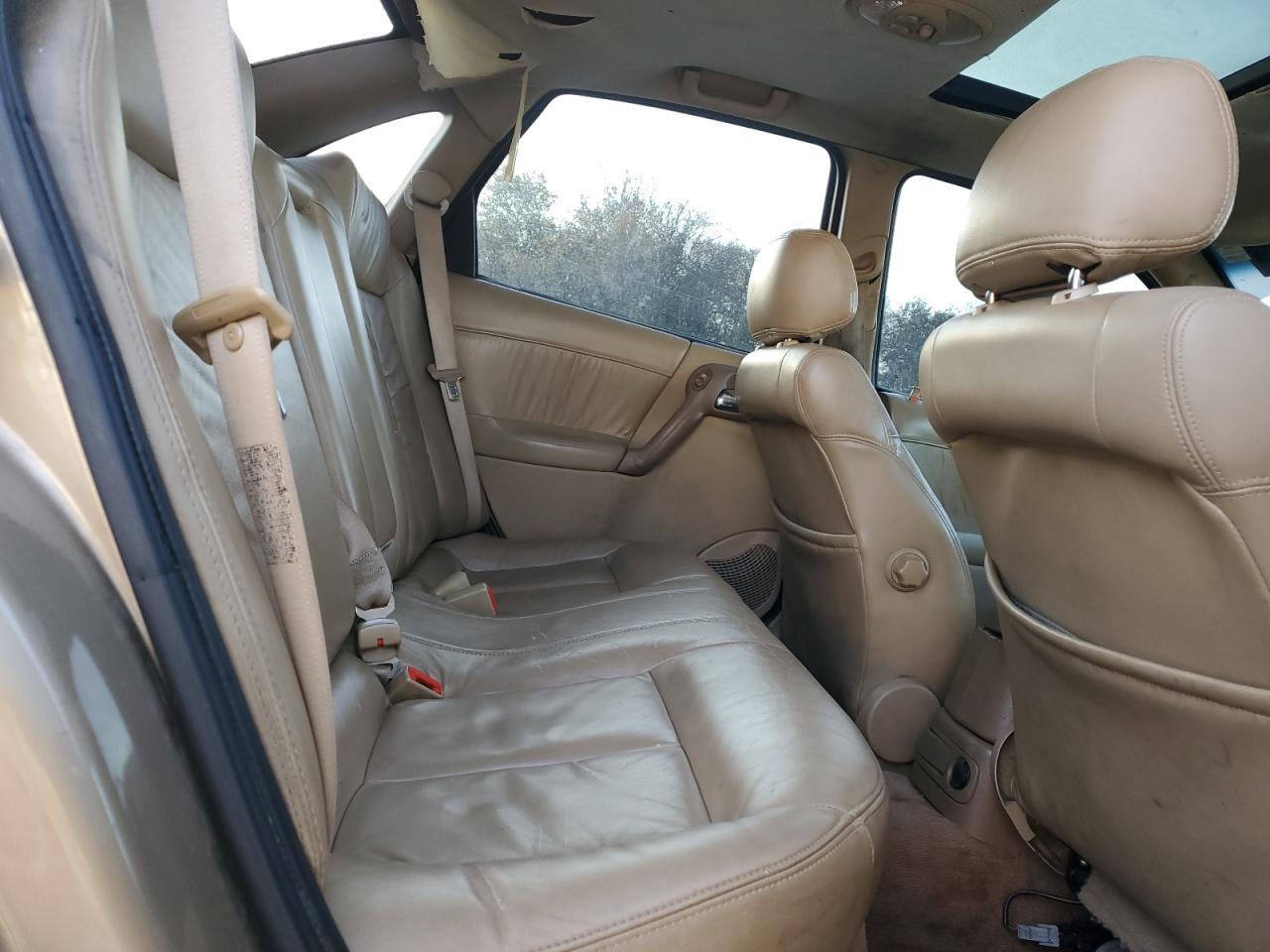2001 SATURN L300