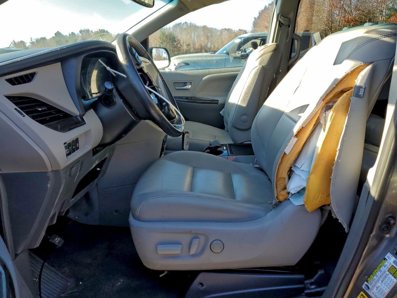 2017 TOYOTA SIENNA