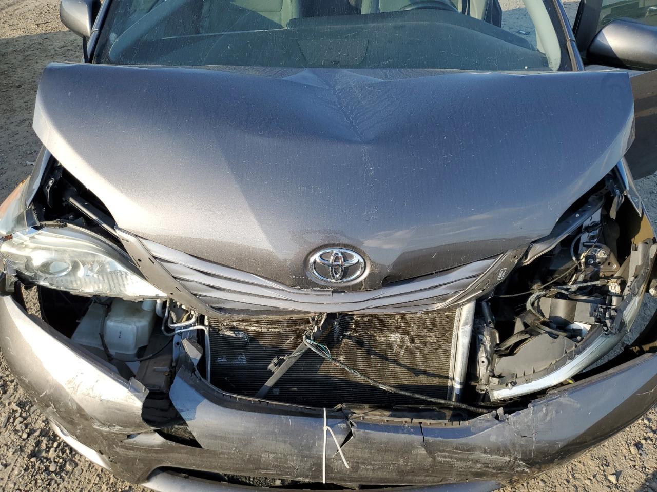 2017 TOYOTA SIENNA