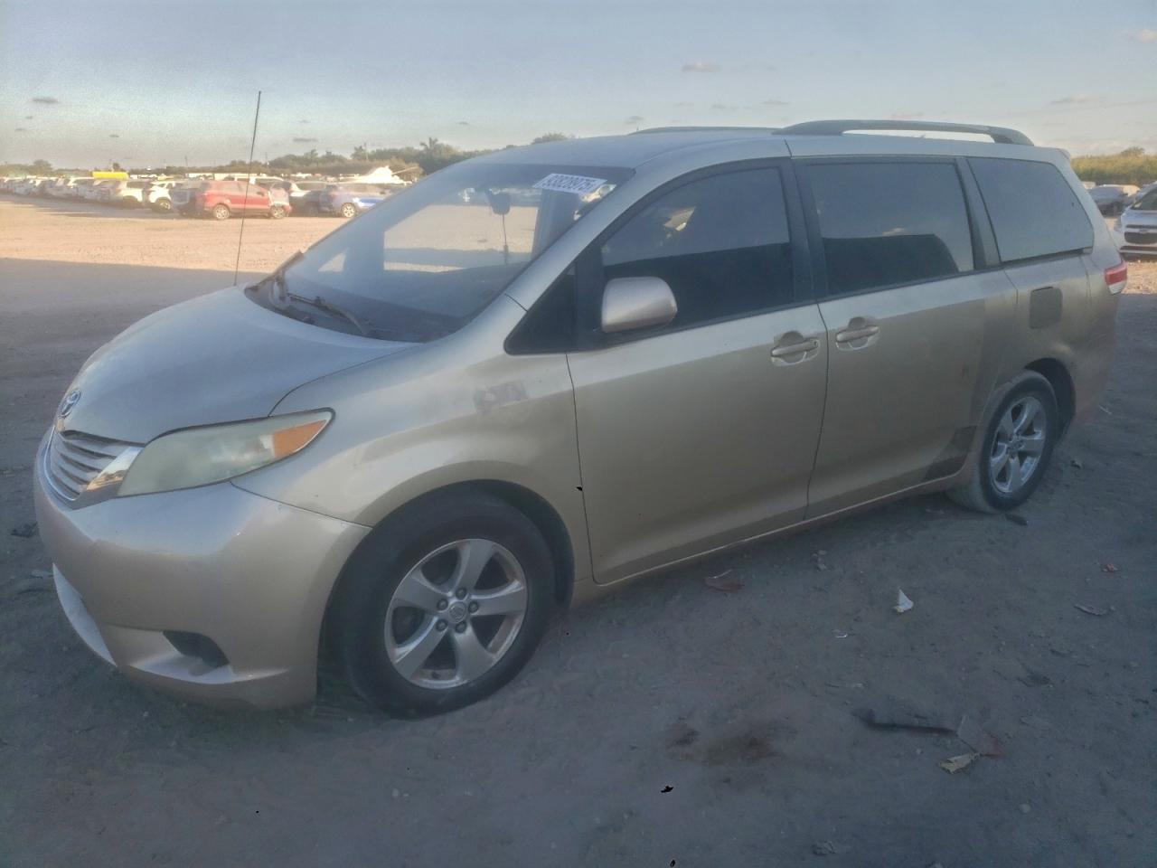 2013 TOYOTA SIENNA