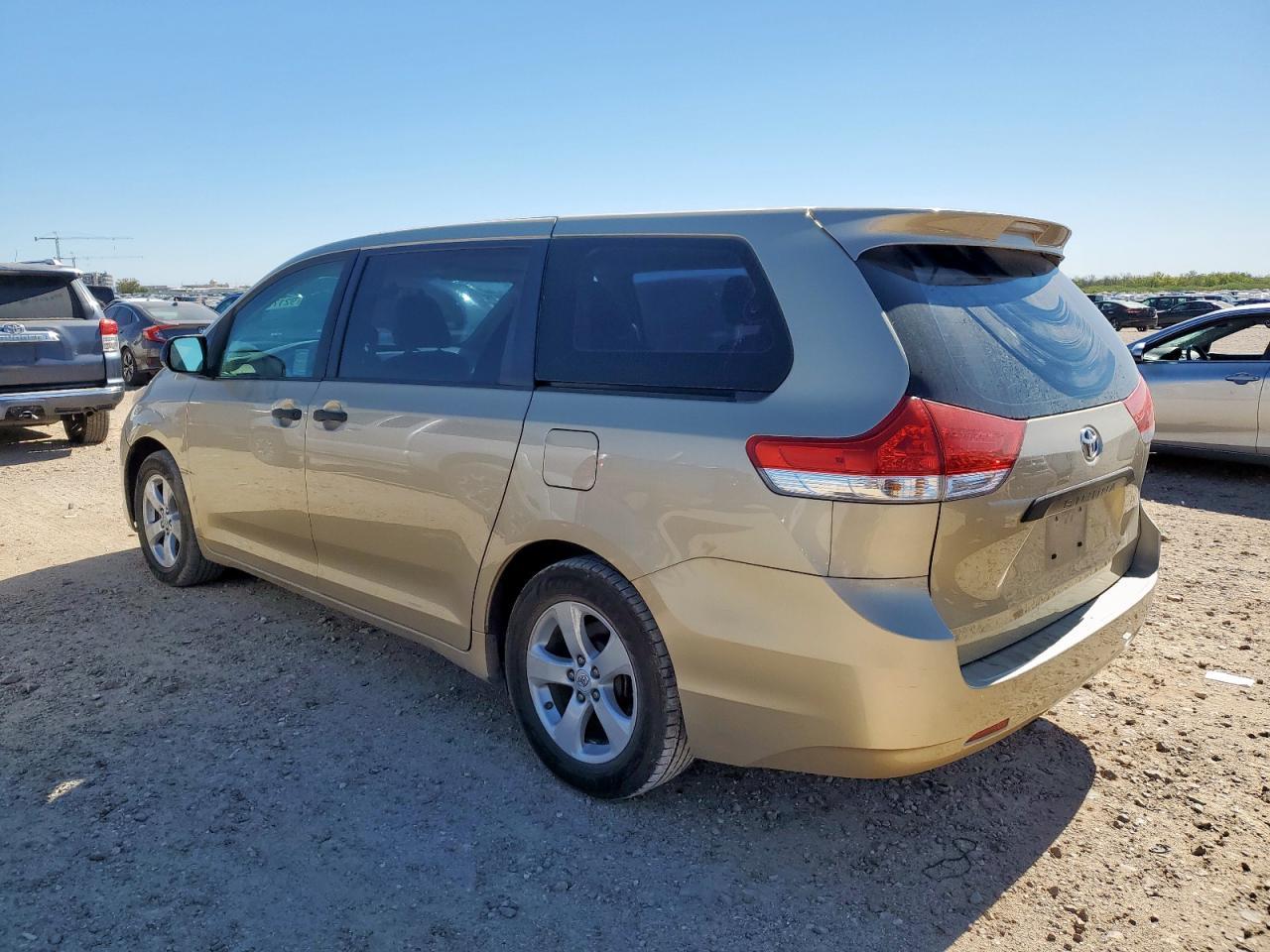 2011 TOYOTA SIENNA