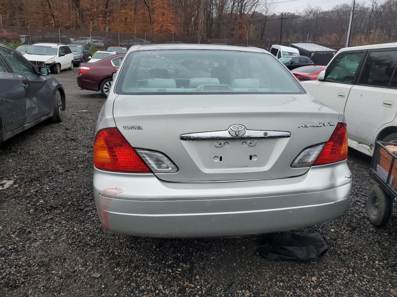 2001 TOYOTA Avalon