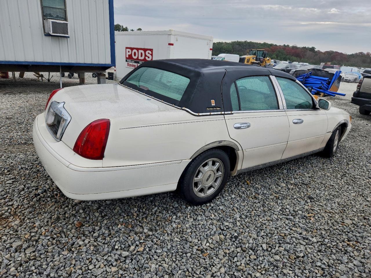 2000 LINCOLN Town Car