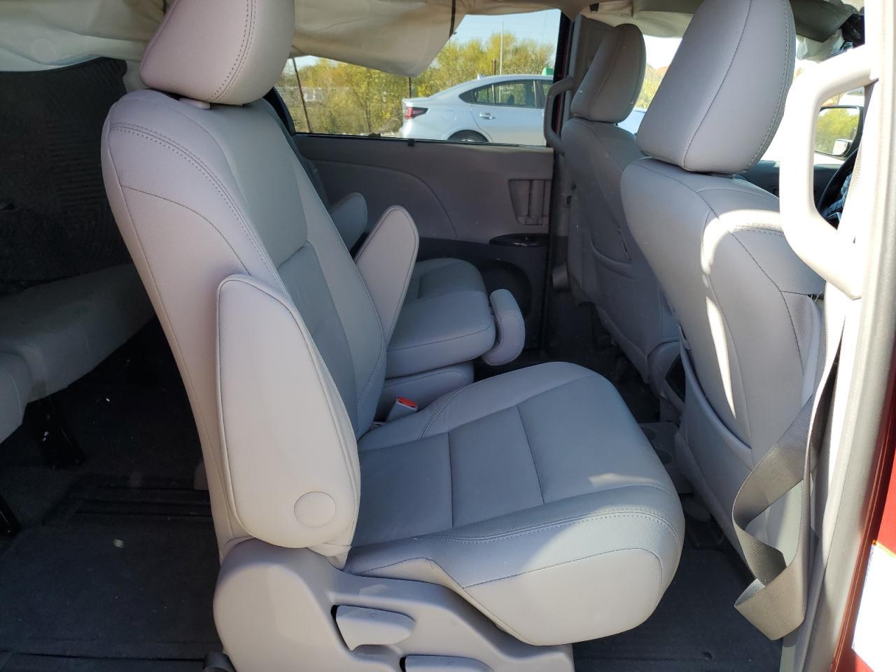 2015 TOYOTA SIENNA