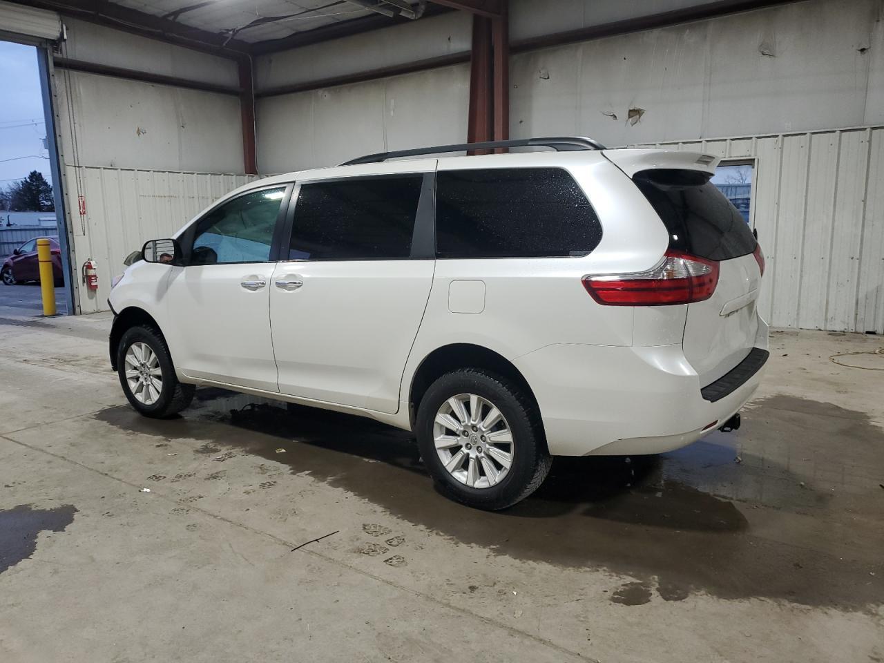 2015 TOYOTA SIENNA