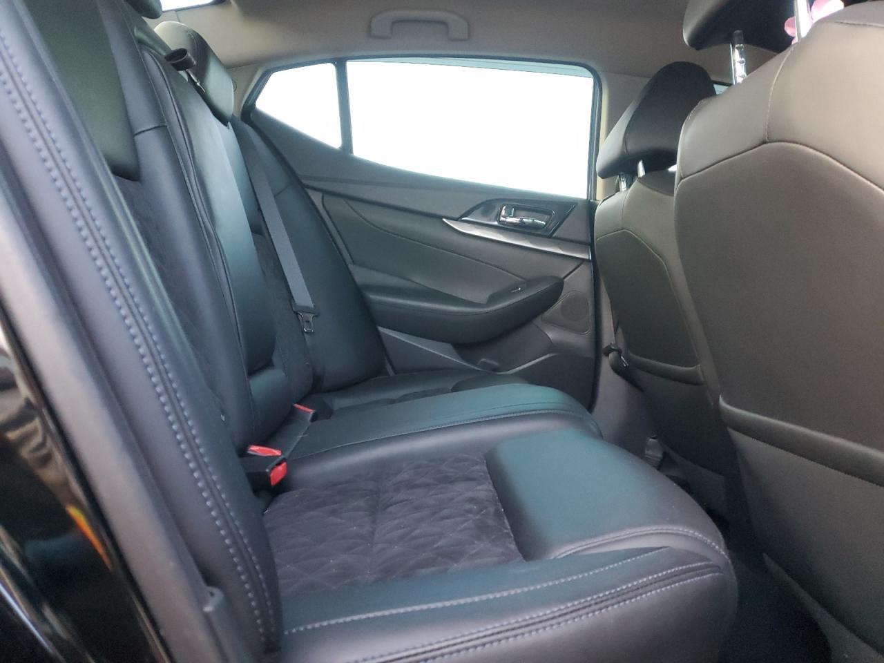 2017 NISSAN Maxima