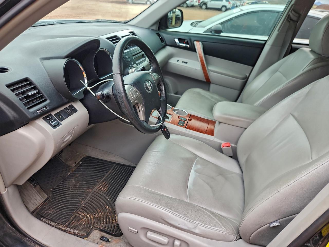 2010 TOYOTA HIGHLANDER