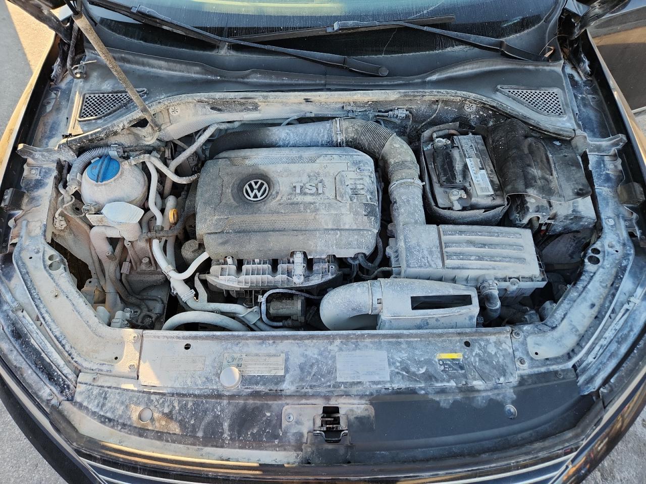 2016 VOLKSWAGEN Passat