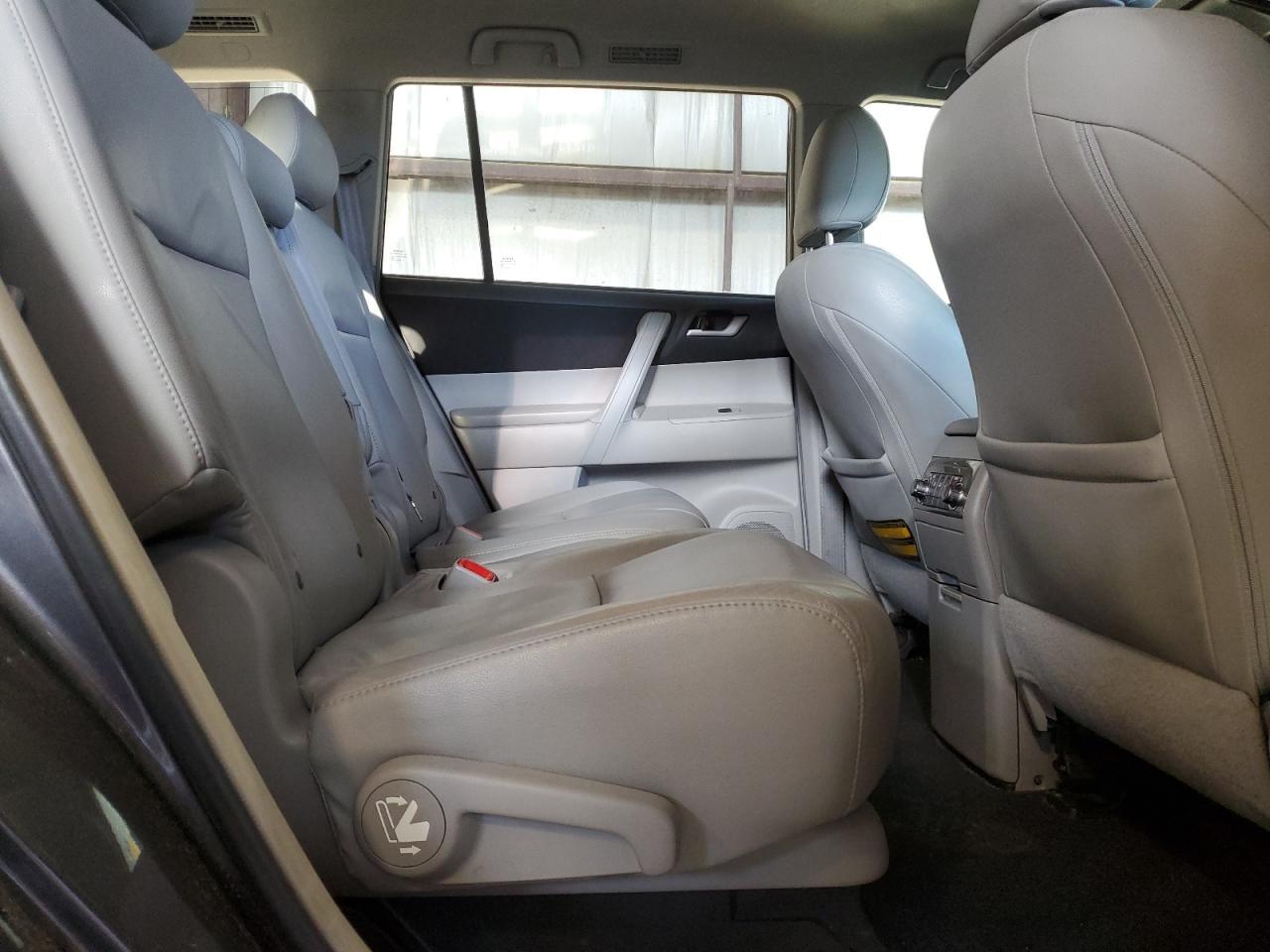 2013 TOYOTA HIGHLANDER