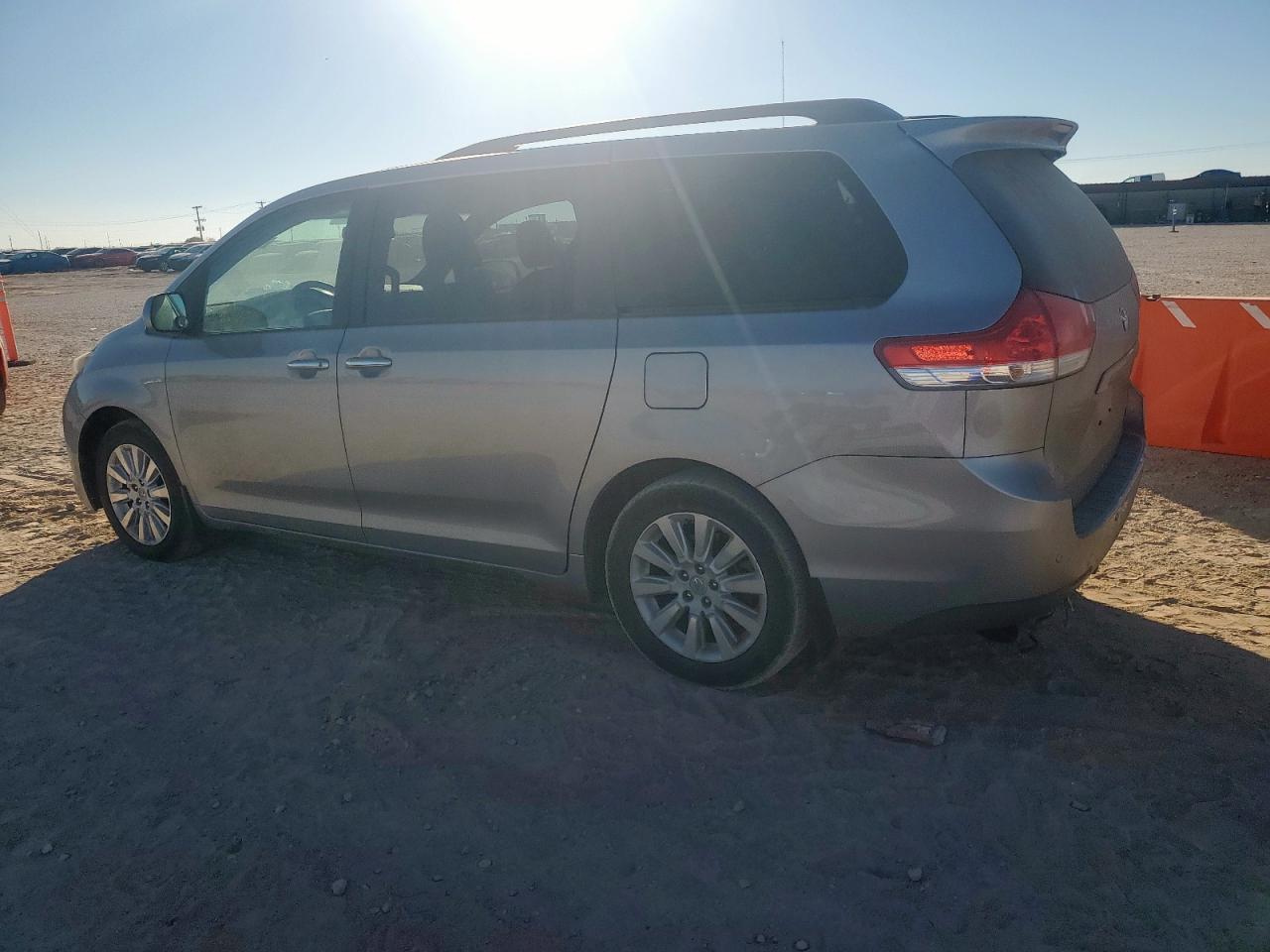 2012 TOYOTA SIENNA