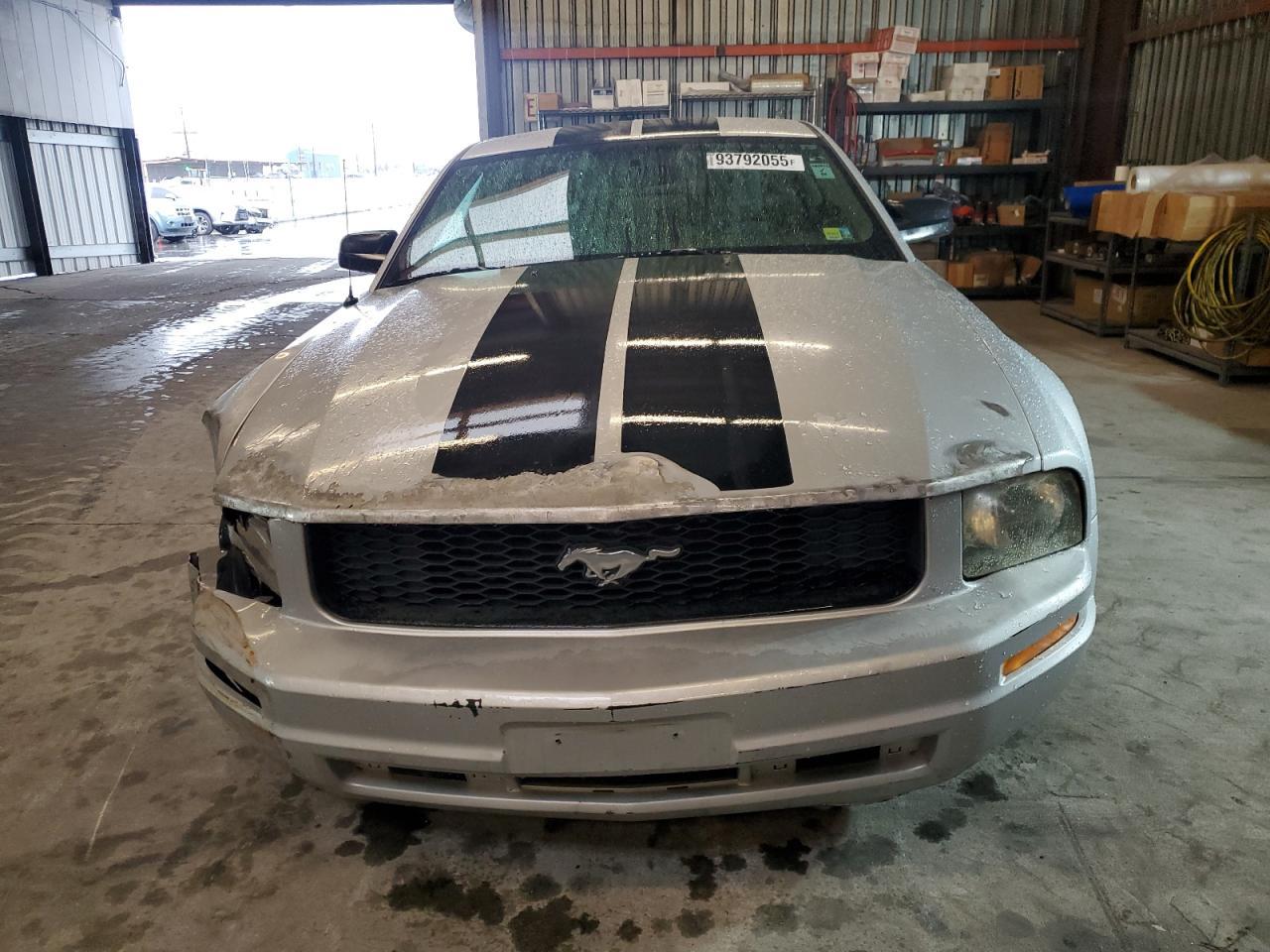 2005 FORD MUSTANG