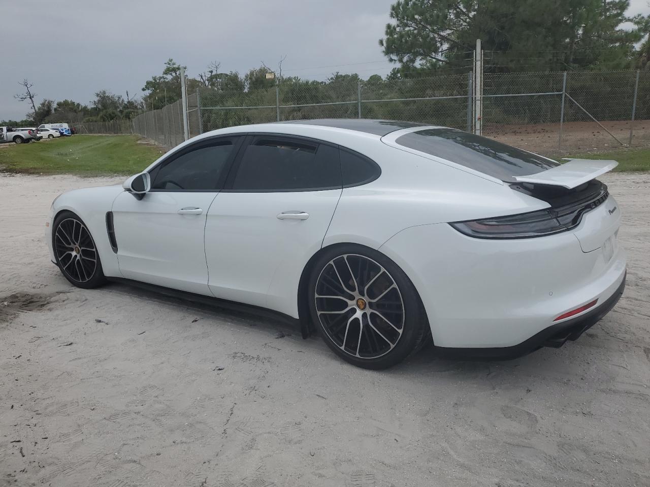 2023 PORSCHE Panamera