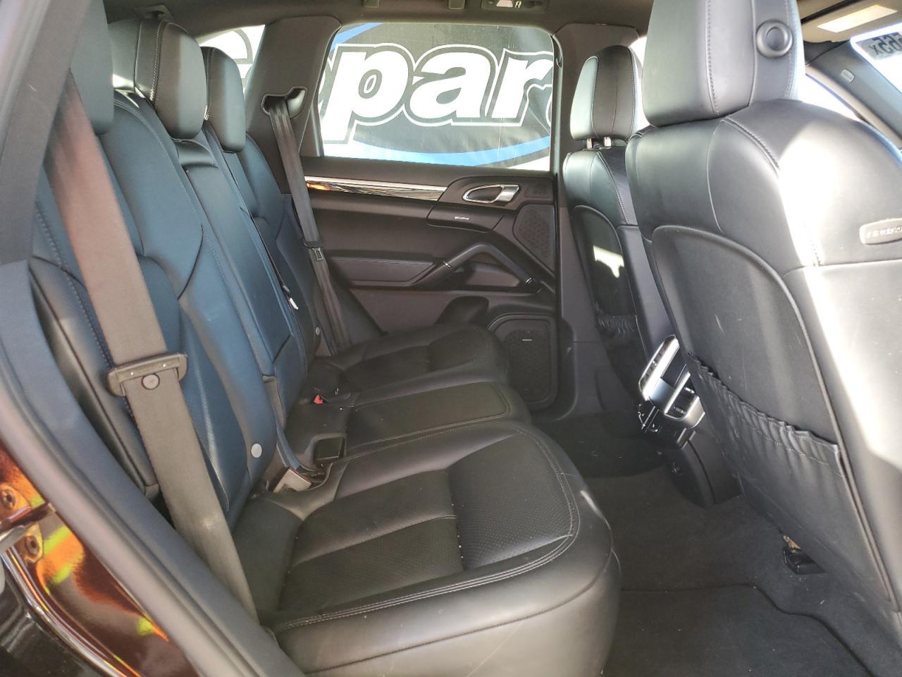 2015 PORSCHE CAYENNE