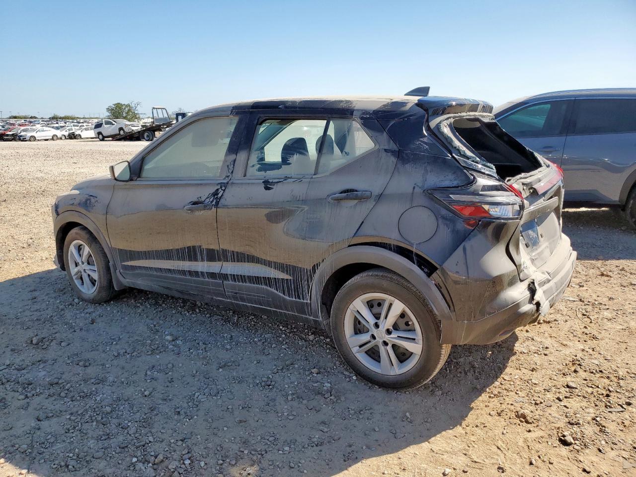 2024 NISSAN KICKS