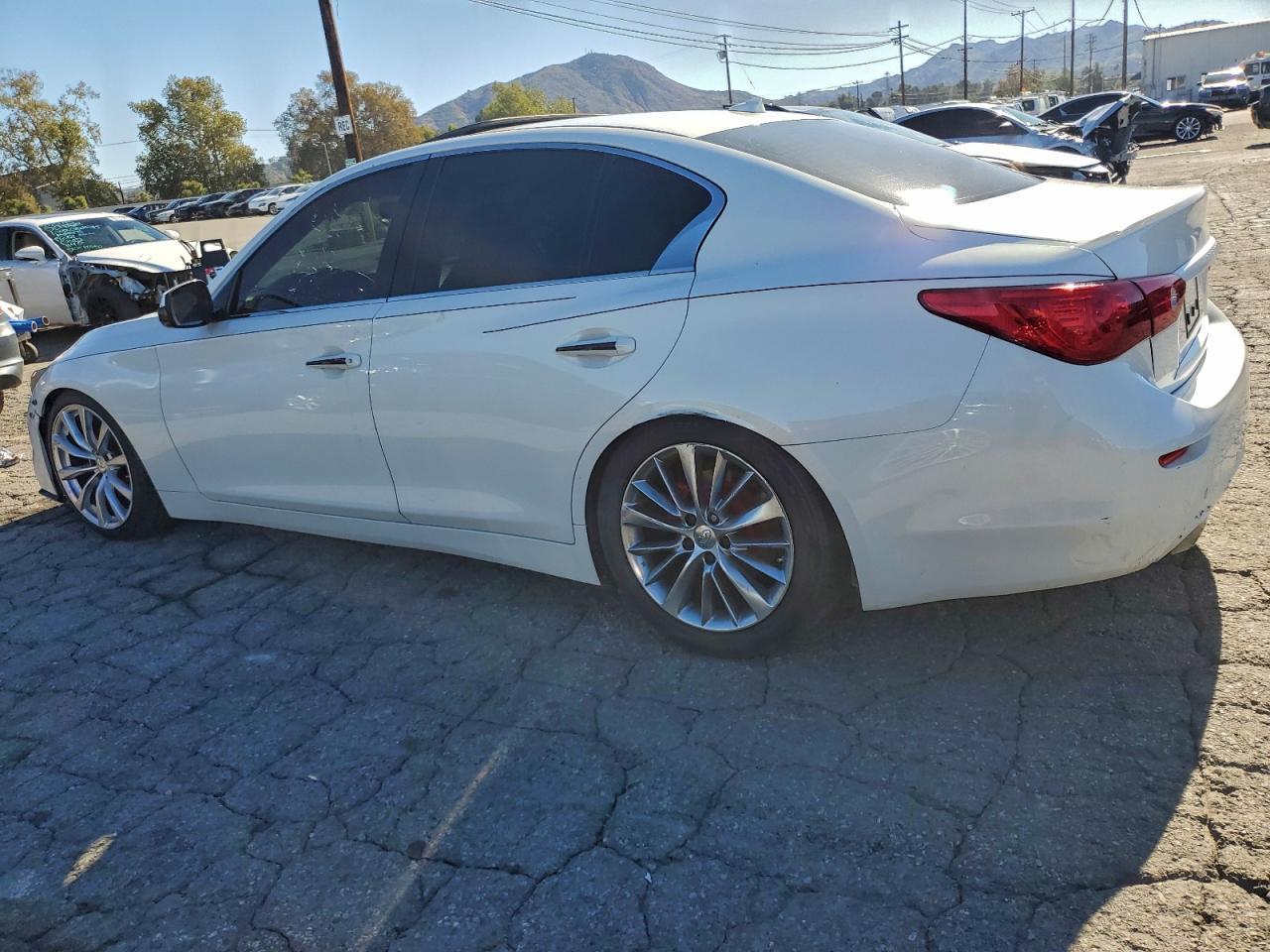 2015 INFINITI Q50