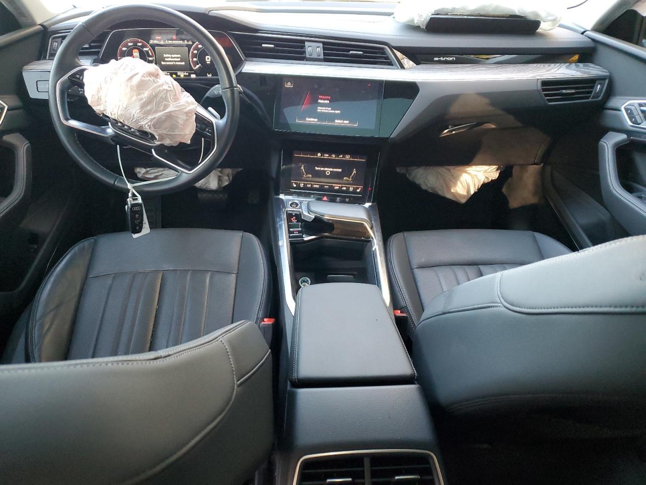 2024 AUDI Q8