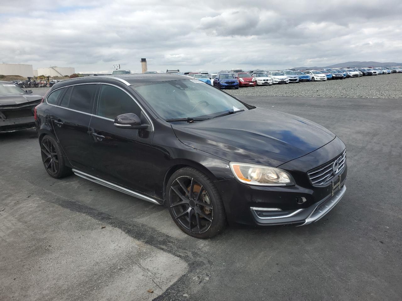2015 VOLVO V60