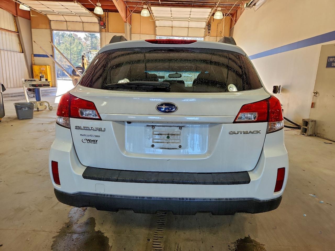 2011 SUBARU Outback