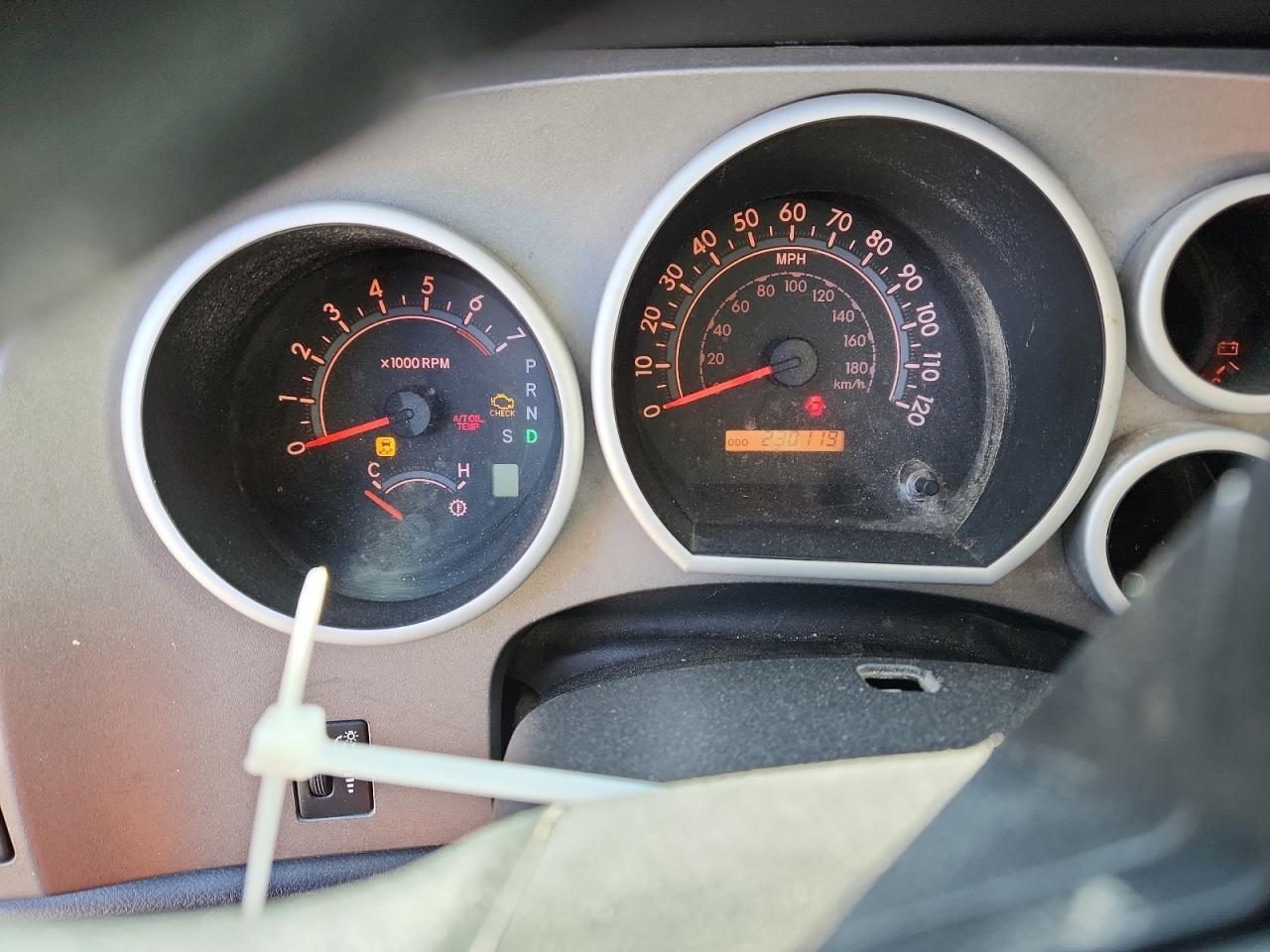 2011 TOYOTA TUNDRA