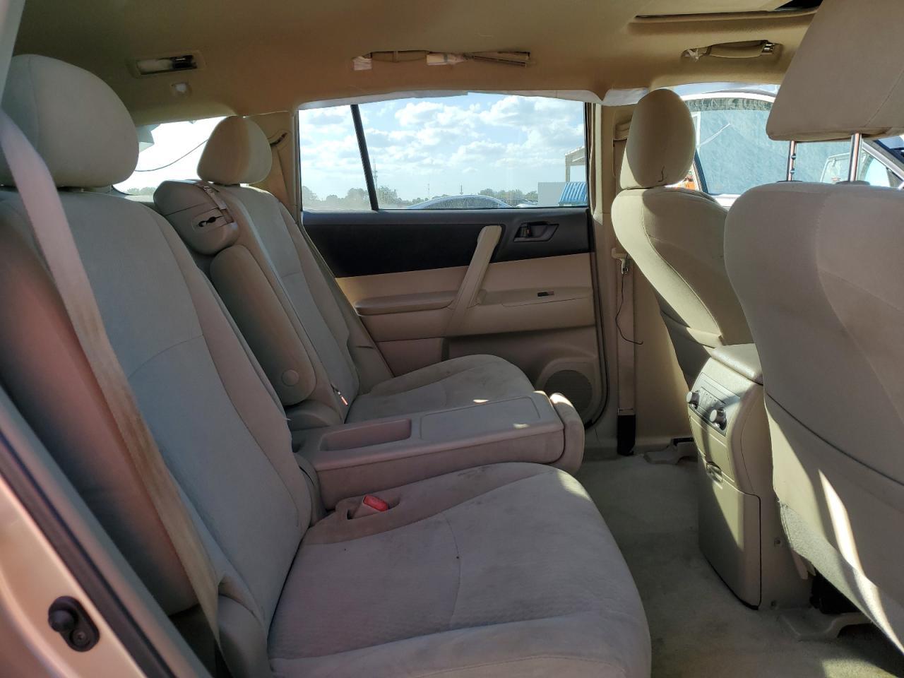 2010 TOYOTA HIGHLANDER
