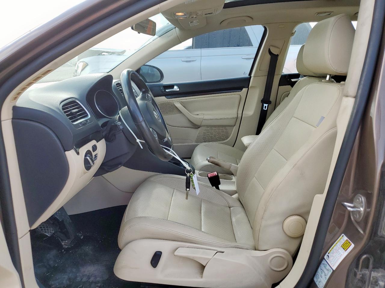 2011 VOLKSWAGEN JETTA