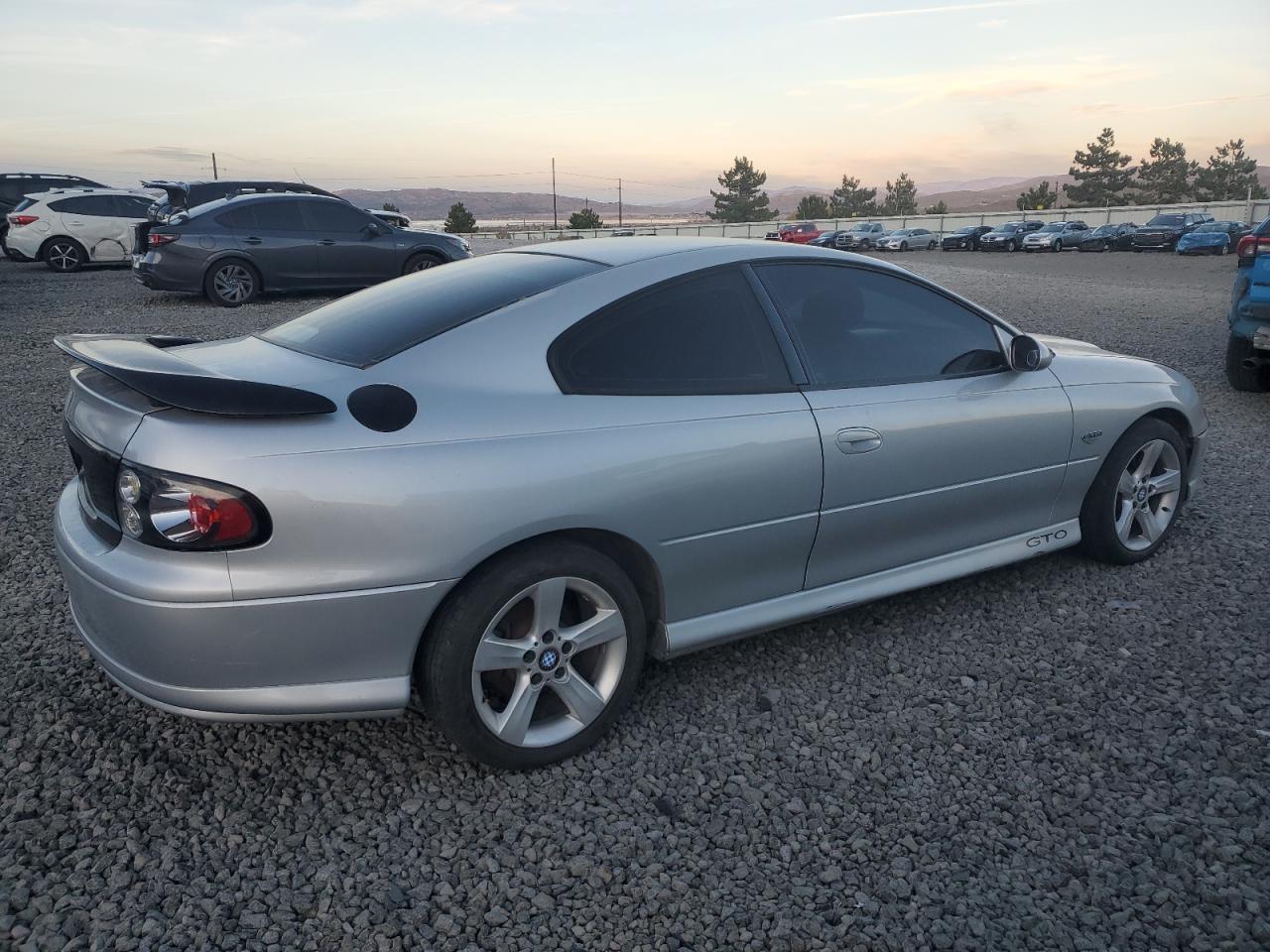2004 PONTIAC Gto