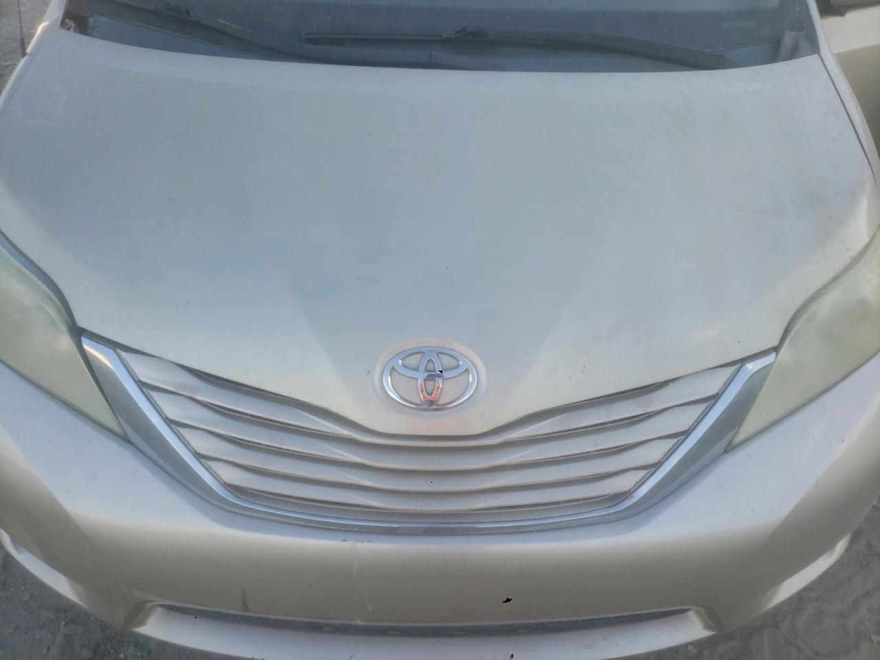 2013 TOYOTA SIENNA