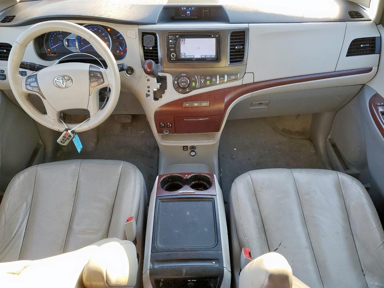 2013 TOYOTA SIENNA
