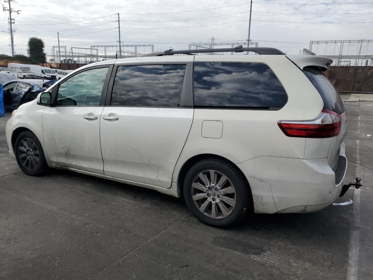 2016 TOYOTA SIENNA
