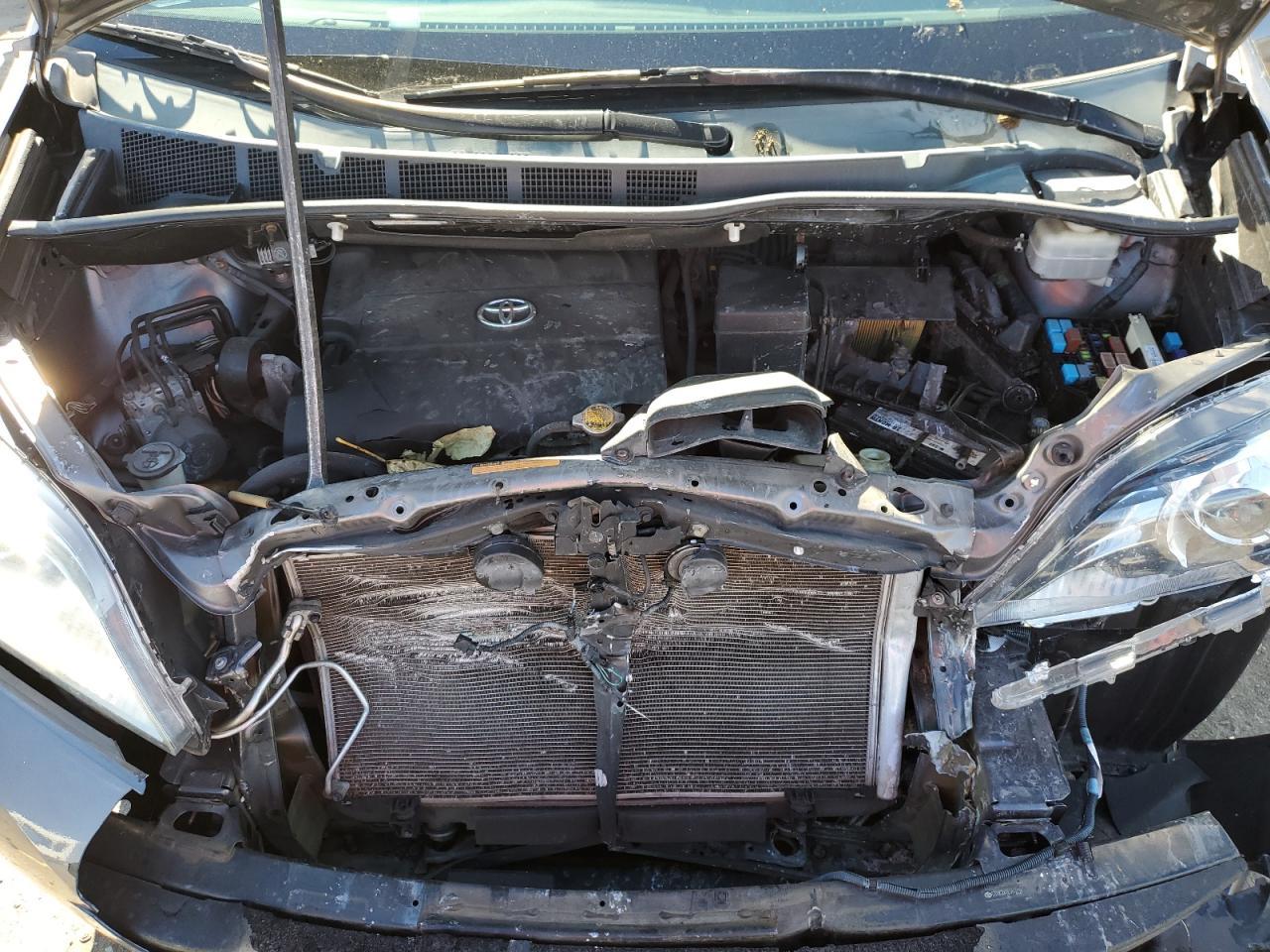 2014 TOYOTA SIENNA