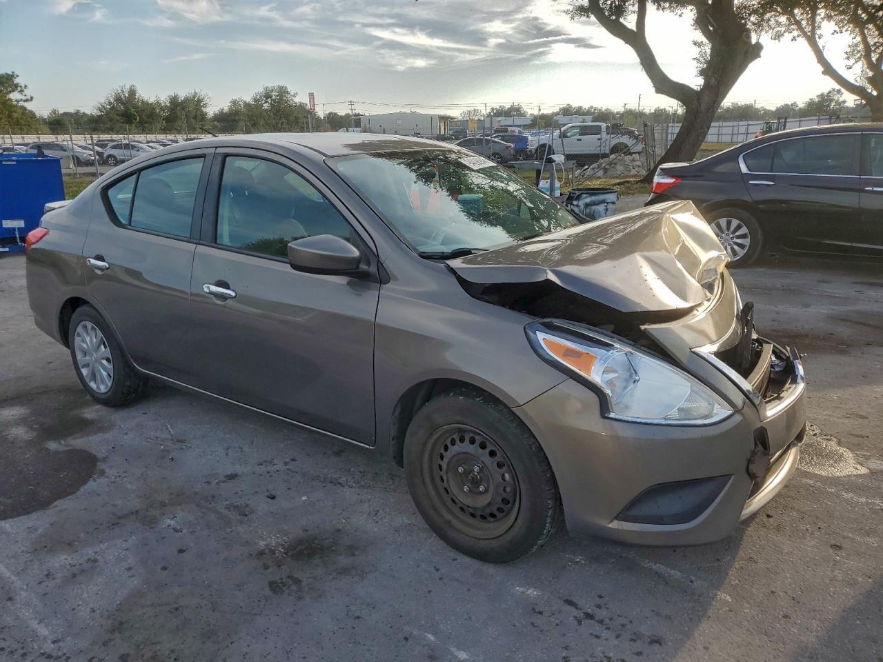 2017 NISSAN VERSA