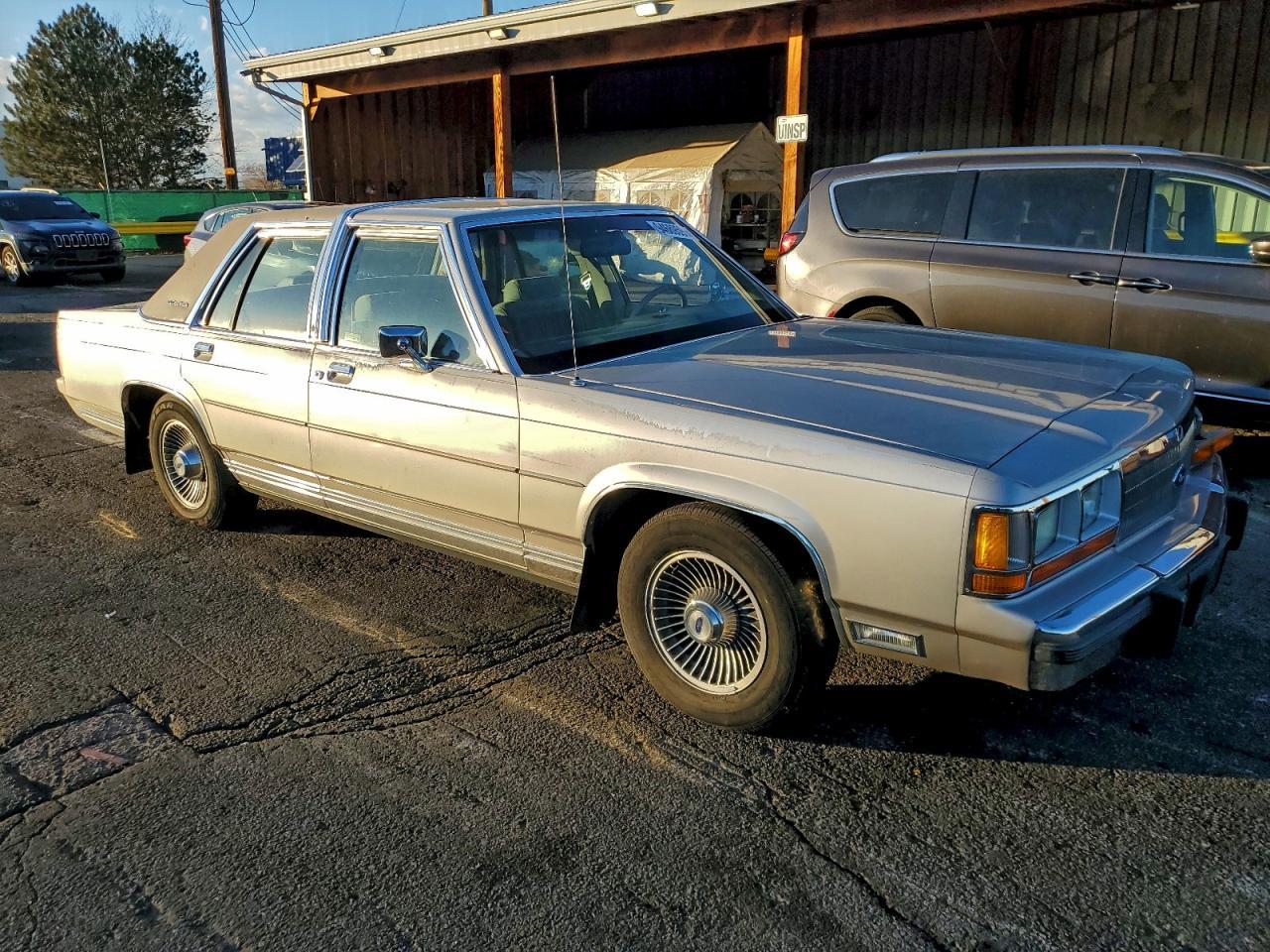 1990 FORD Crown Victoria