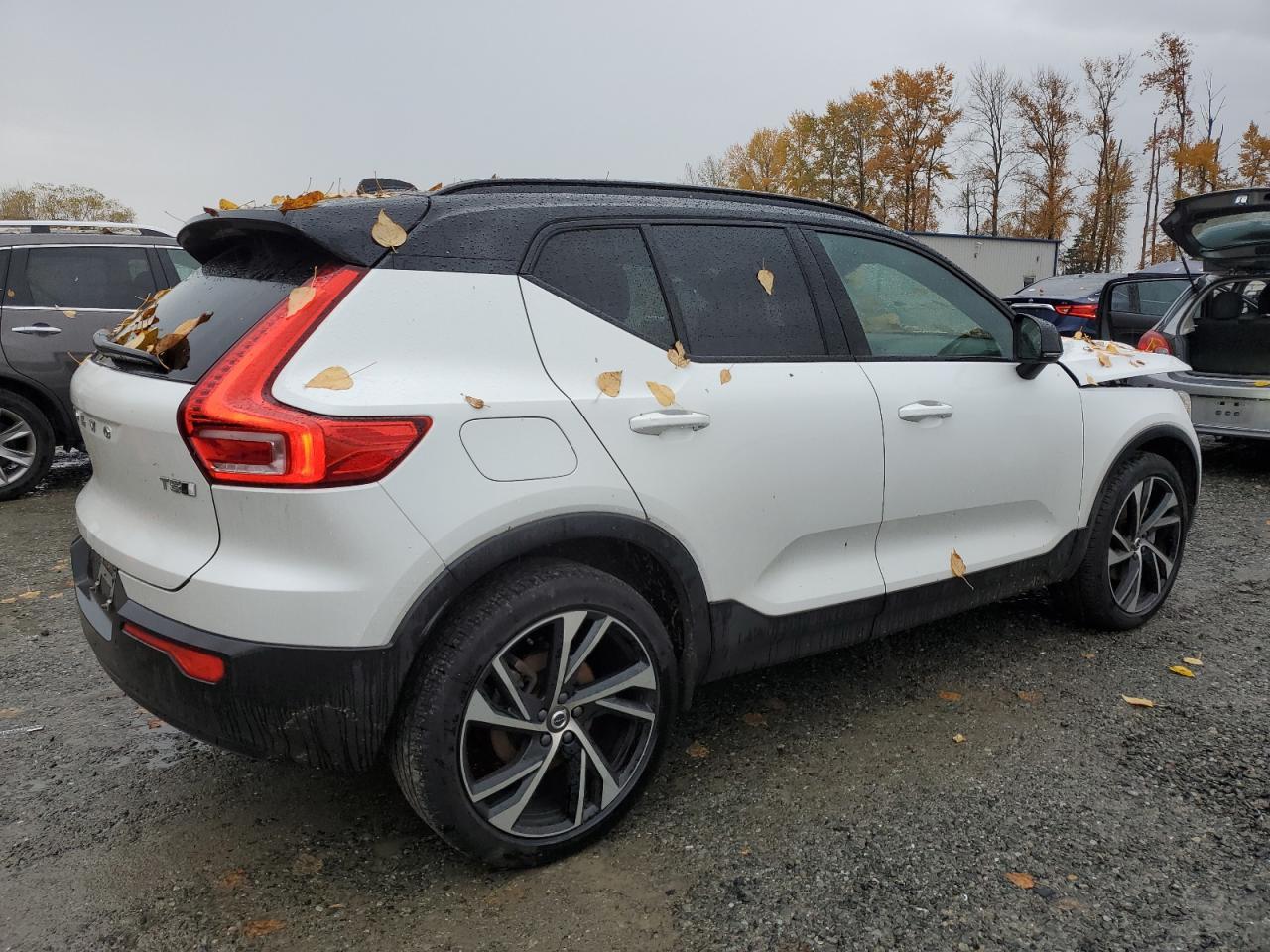 2022 VOLVO XC40