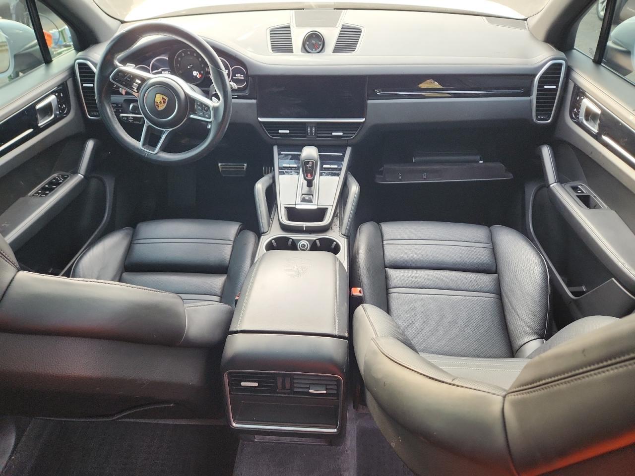 2020 PORSCHE CAYENNE